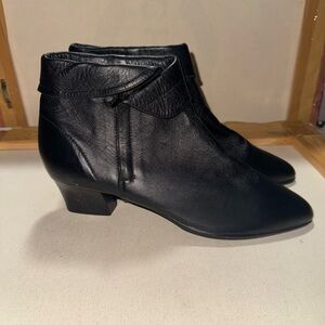Black Ankle Boots with Smooth Leather and Minimalist Design